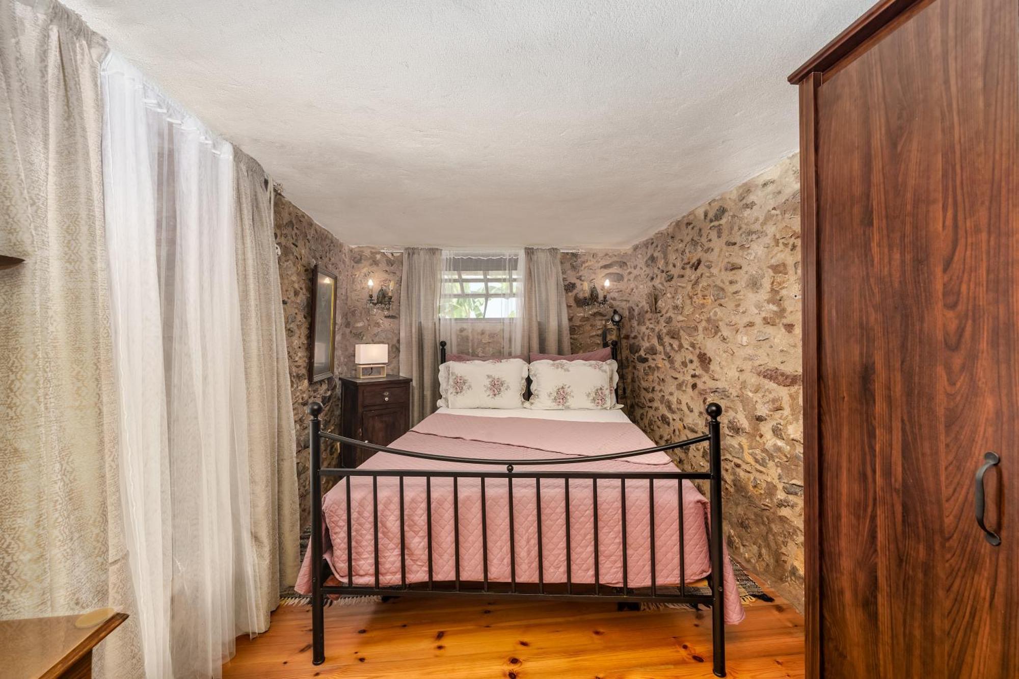 Malsova Maisonette * Kotronion (West Mani)